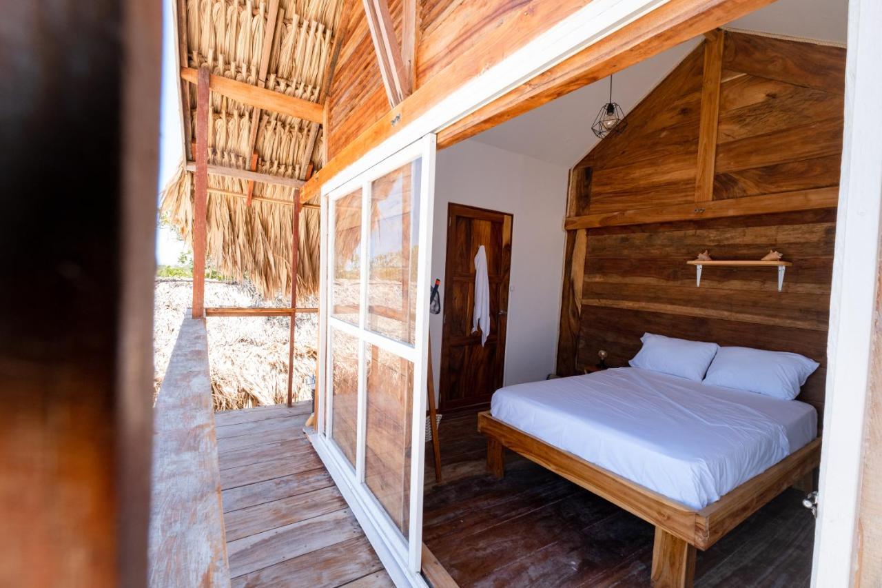 Santa Lova Eco-Hostel Isla Tintipan Tintipan Island Экстерьер фото