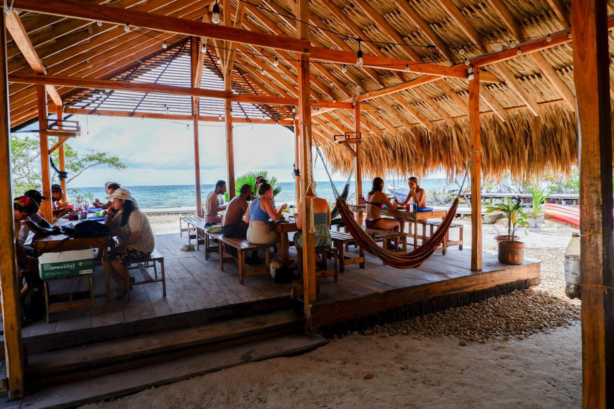 Santa Lova Eco-Hostel Isla Tintipan Tintipan Island Экстерьер фото