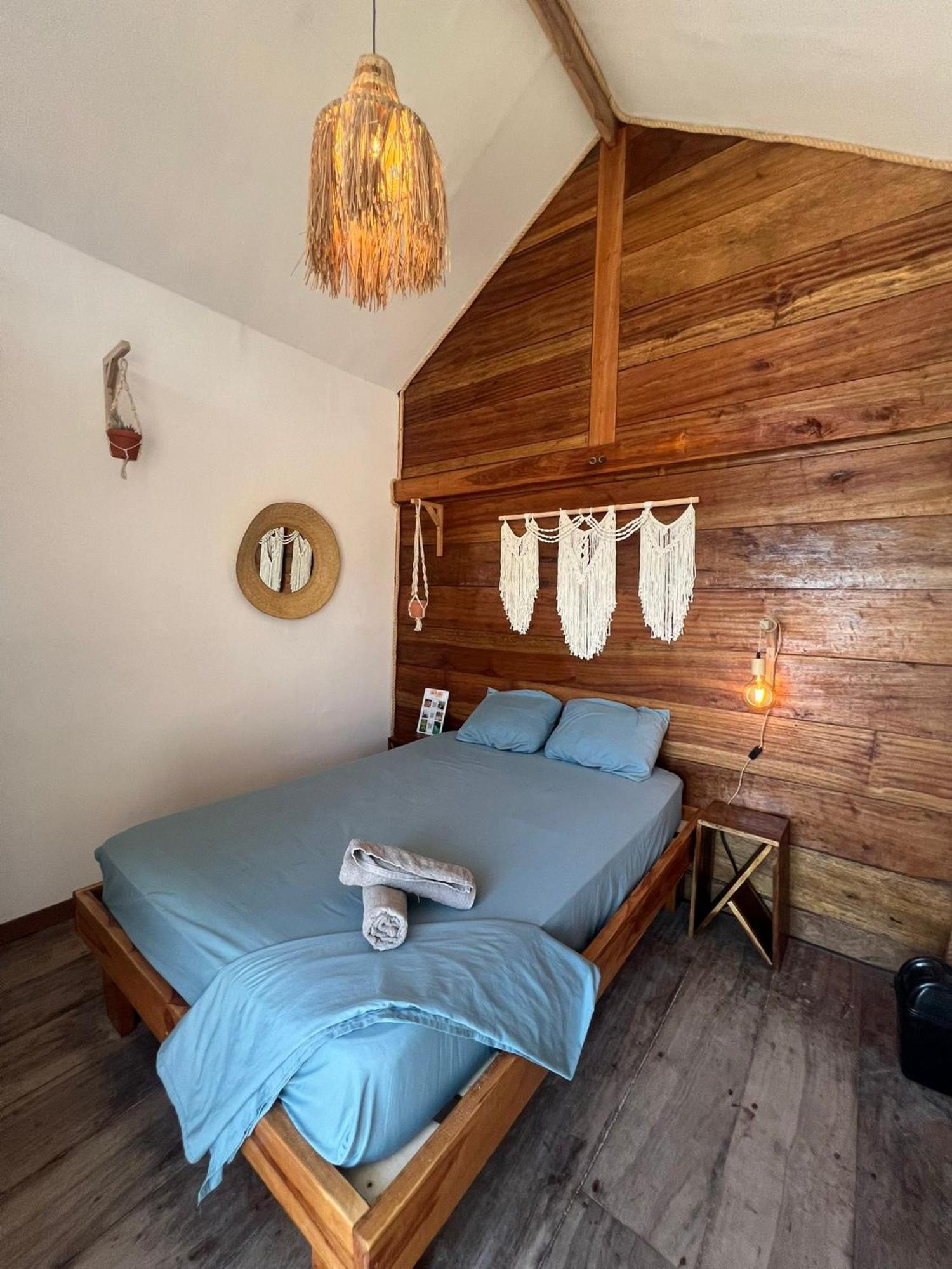 Santa Lova Eco-Hostel Isla Tintipan Tintipan Island Экстерьер фото